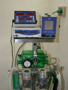 吸入麻酔機と人工呼吸器
